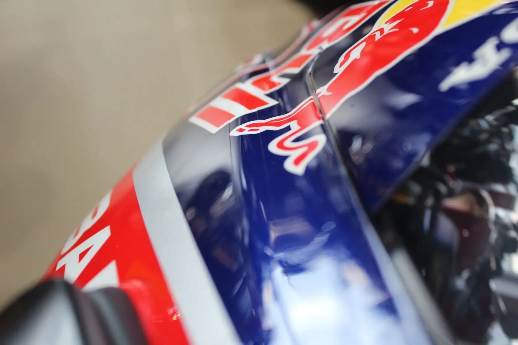 Eazi-Grip Motorcycle Paint Protection Aprilia Tuono V4 2011-2014 5 Eazi-Grip Motorcycle Paint Protection Aprilia Tuono V4 2011-2014 - Image 3