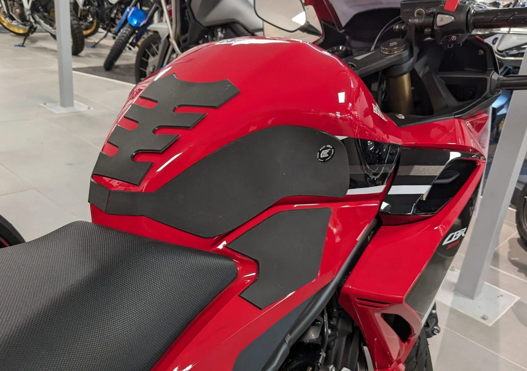 Eazi-Grip Motorcycle Wrap Around Tank Grips Honda CB500F / CBR500R 2019-2023 5 Eazi-Grip Motorcycle Wrap Around Tank Grips Honda CB500F / CBR500R 2019-2023 - Image 3