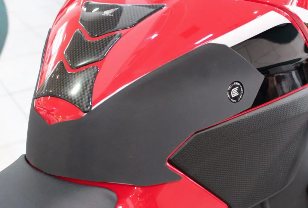 Eazi-Grip Motorcycle Wrap Around Tank Grips Honda CBR1000RR 2017-2019 4 Eazi-Grip Motorcycle Wrap Around Tank Grips Honda CBR1000RR 2017-2019 - Image 2