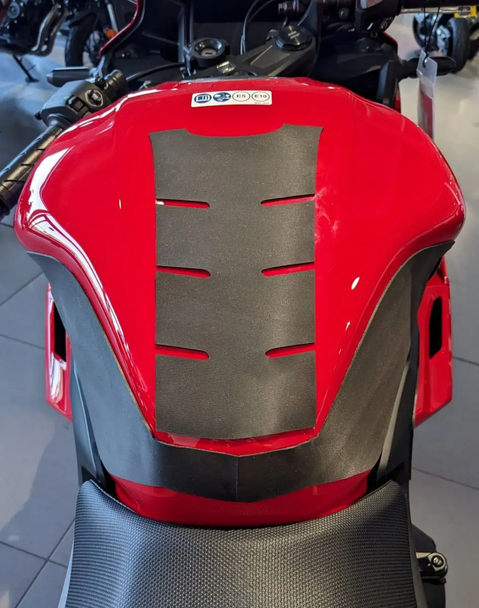 Eazi-Grip Motorcycle Wrap Around Tank Grips Honda CBR500R 2024- 6 Eazi-Grip Motorcycle Wrap Around Tank Grips Honda CBR500R 2024- - Image 4