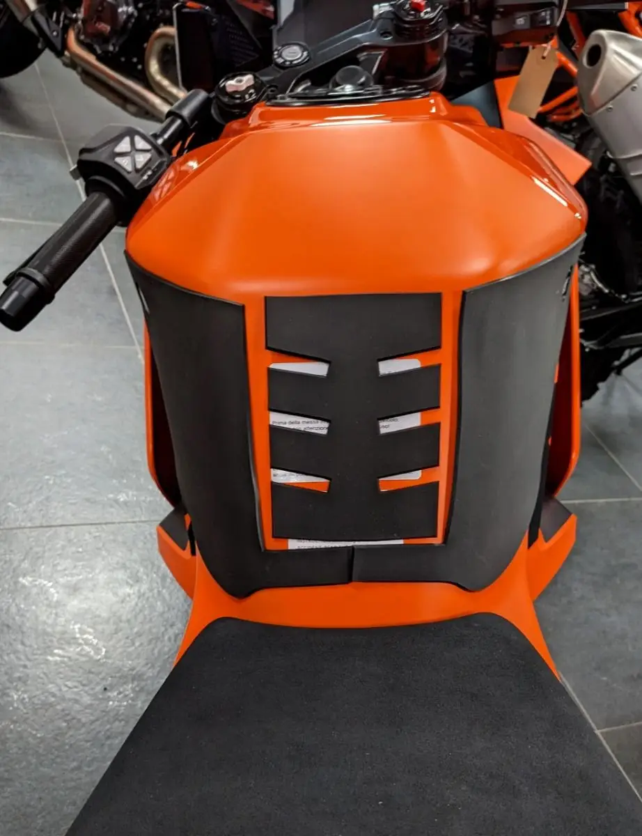 Eazi-Grip Motorcycle Wrap Around Tank Grips KTM RC 125 / 200 /390 2022- 6 Eazi-Grip Motorcycle Wrap Around Tank Grips KTM RC 125 / 200 /390 2022- - Image 4