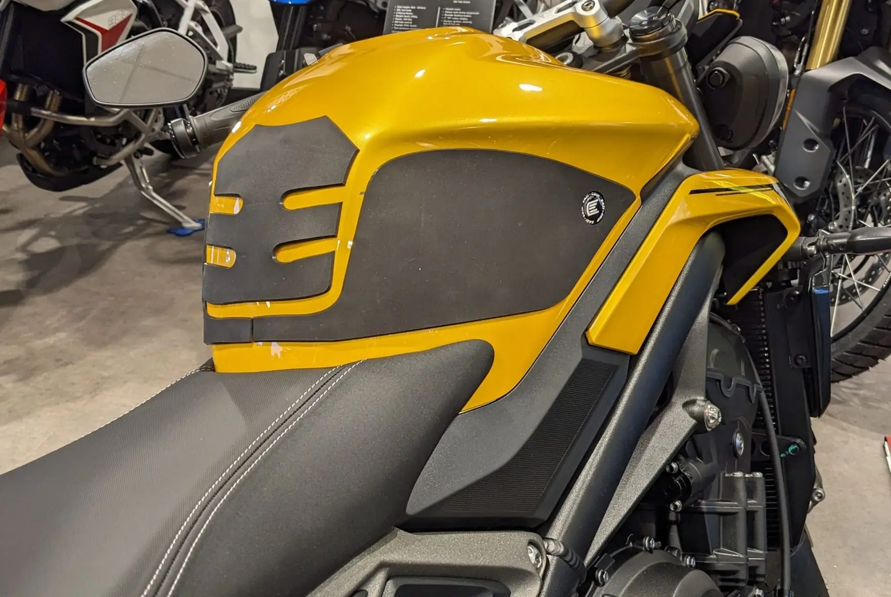 Eazi-Grip Motorcycle Wrap Around Tank Grips Triumph Street Ttriple 765 2023- 5 Eazi-Grip Motorcycle Wrap Around Tank Grips Triumph Street Ttriple 765 2023- - Image 3