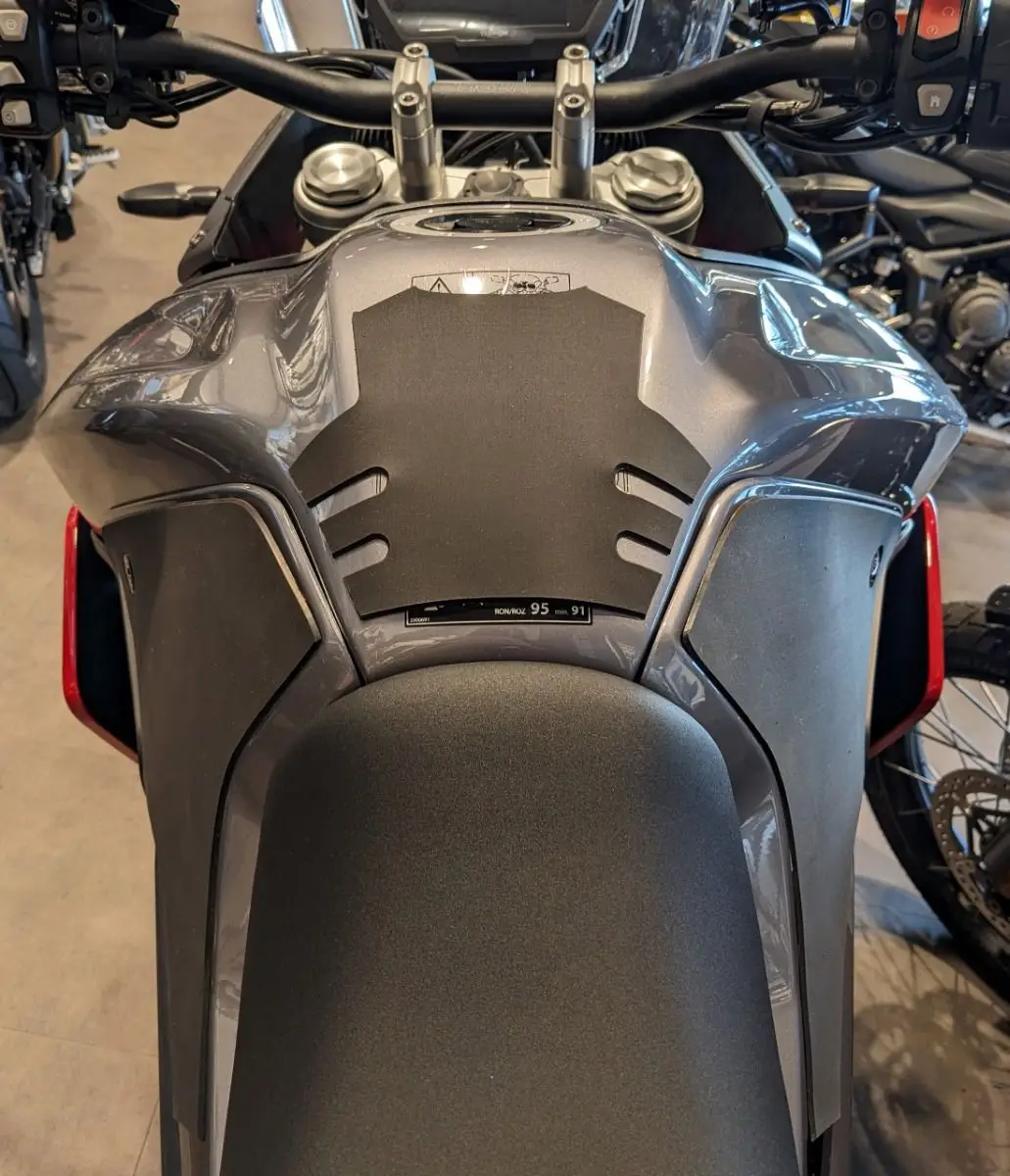 Eazi-Grip Motorcycle Wrap Around Tank Grips Triumph Tiger 900 / 850 2020-2023 6 Eazi-Grip Motorcycle Wrap Around Tank Grips Triumph Tiger 900 / 850 2020-2023 - Image 4