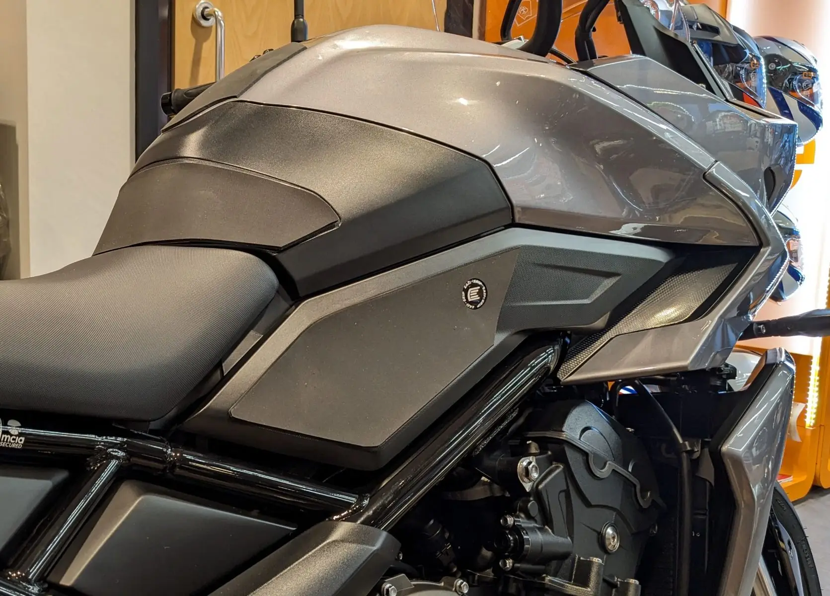 Eazi-Grip Motorcycle Wrap Around Tank Grips Triumph Tiger Sport 660 2022- 5 Eazi-Grip Motorcycle Wrap Around Tank Grips Triumph Tiger Sport 660 2022- - Image 3